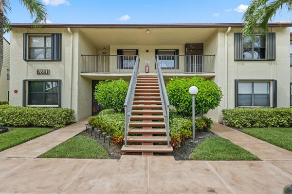 Property Slideshow image 2 of 28 | 7891 willow spring dr 1022, Lake Worth, FL, 33467
