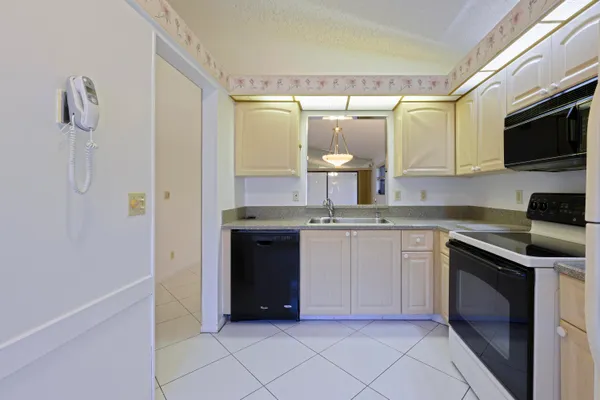 Property Slideshow image 2 of 25 | 6222 pointe regal cir, Delray Beach, FL, 33484