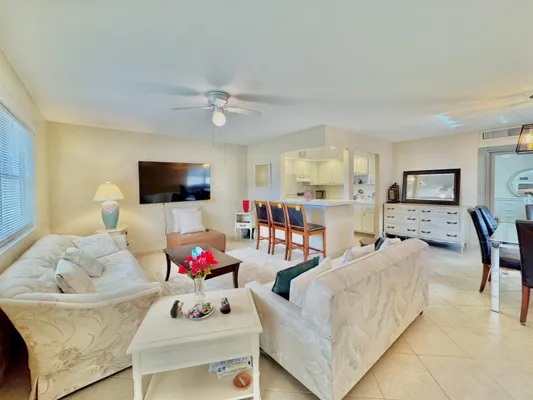 Property Slideshow image 3 of 32 | 43 brittany a, Delray Beach, FL, 33446