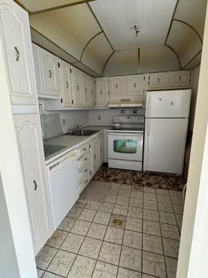 Property Slideshow image 3 of 10 | 2515 ne 1st ct 215, Boynton Beach, FL, 33435