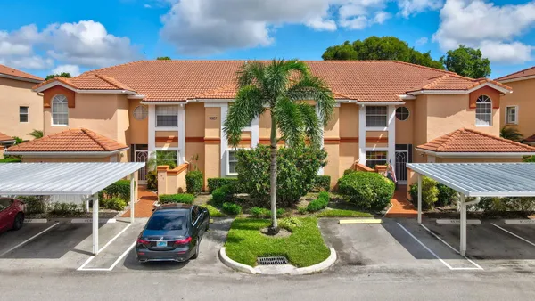 Property Slideshow image 2 of 55 | 9927 seacrest cir apt 202, Boynton Beach, FL, 33437