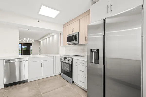 Property Slideshow image 2 of 32 | 14425 strathmore ln 505, Delray Beach, FL, 33446