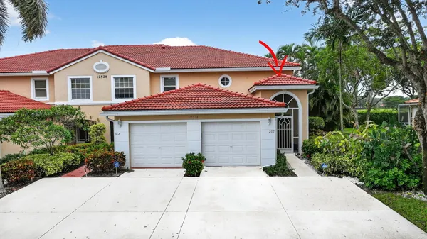 Property Slideshow image 2 of 91 | 12528 crystal pointe dr unit 202, Boynton Beach, FL, 33437