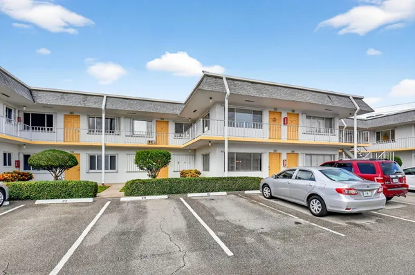 Property Slideshow image 3 of 49 | 3240 lake osborne dr 107, Lake Worth Beach, FL, 33461