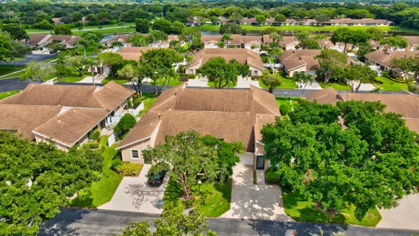 Property Slideshow image 2 of 40 | 8089 springtree rd, Boca Raton, FL, 33496