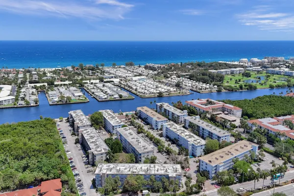 Property Slideshow image 2 of 21 | 2000 s federal hwy apt 307, Boynton Beach, FL, 33435