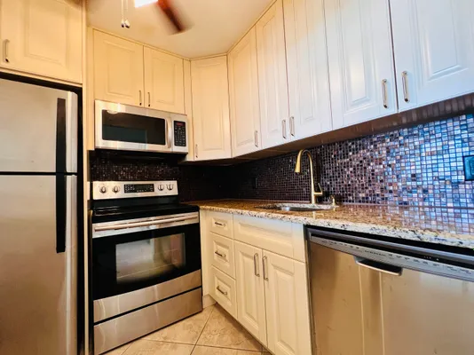 Property Slideshow image 2 of 13 | 10 kent a, West Palm Beach, FL, 33417