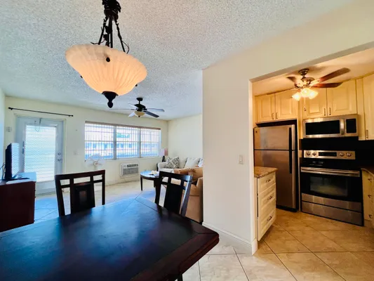 Property Slideshow image 3 of 13 | 10 kent a, West Palm Beach, FL, 33417
