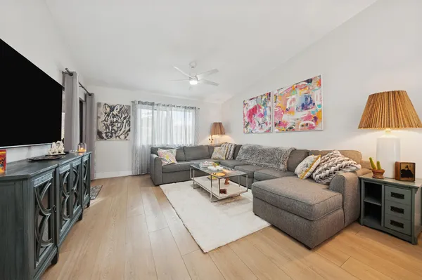 Property Slideshow image 3 of 23 | 441 midsummer ct, Royal Palm Beach, FL, 33411