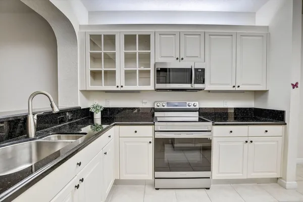 Property Slideshow image 3 of 34 | 7635 southampton ter 312, Tamarac, FL, 33321