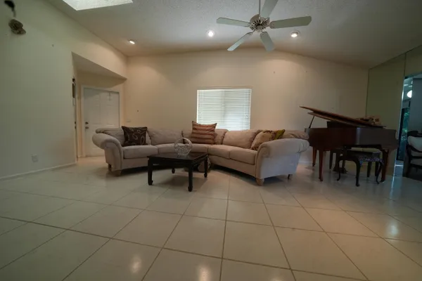 Property Slideshow image 3 of 25 | 10084 cherrywood pl, Boynton Beach, FL, 33437