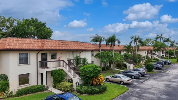 Property Slideshow image 2 of 18 | 7118 golf colony ct 105, Lake Worth, FL, 33467
