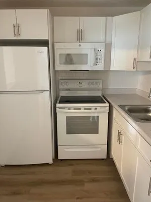 Property Slideshow image 3 of 17 | 407 sheffield q, West Palm Beach, FL, 33417