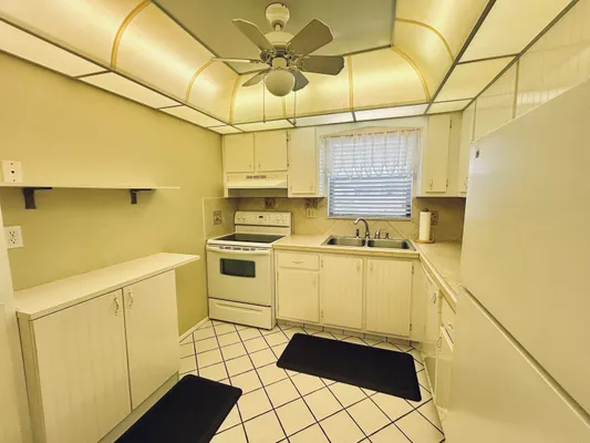 Property Slideshow image 3 of 37 | 2787 dudley dr g, West Palm Beach, FL, 33415