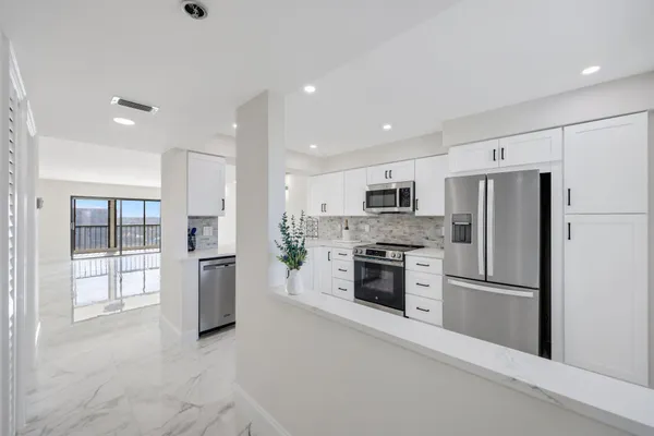 Property Slideshow image 2 of 54 | 7290 kinghurst dr 709, Delray Beach, FL, 33446