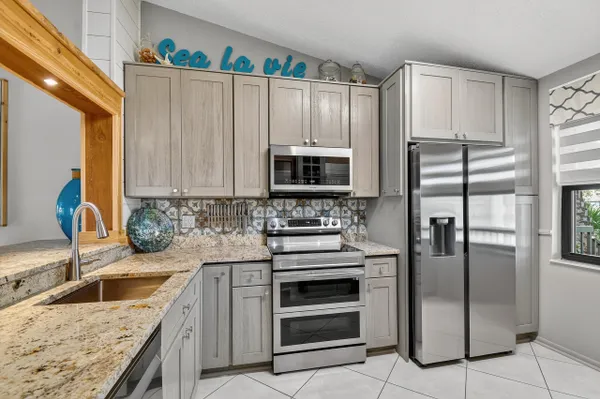 Property Slideshow image 2 of 50 | 7578 tahiti ln apt 201, Lake Worth, FL, 33467