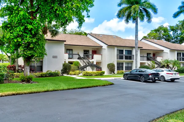 Property Slideshow image 2 of 47 | 5153 oak hill ln 512, Delray Beach, FL, 33484