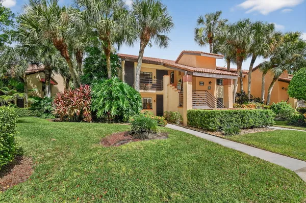 Property Slideshow image 2 of 57 | 6267 aspen glen ln # 201, Boynton Beach, FL, 33437