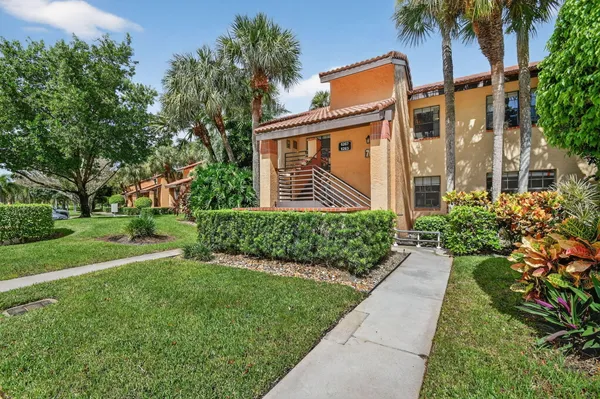 Property Slideshow image 3 of 57 | 6267 aspen glen ln # 201, Boynton Beach, FL, 33437
