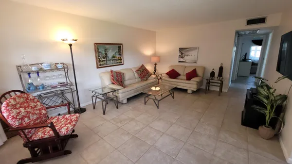 Property Slideshow image 2 of 49 | 232 canterbury j, West Palm Beach, FL, 33417