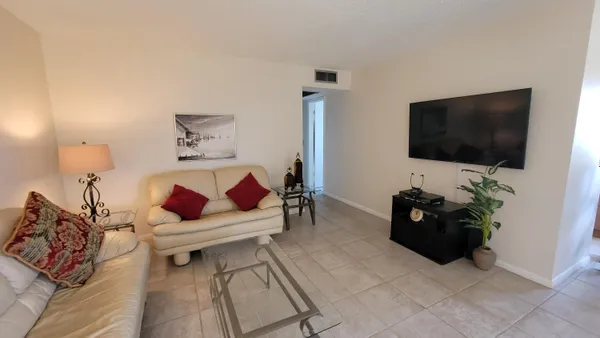 Property Slideshow image 3 of 49 | 232 canterbury j, West Palm Beach, FL, 33417