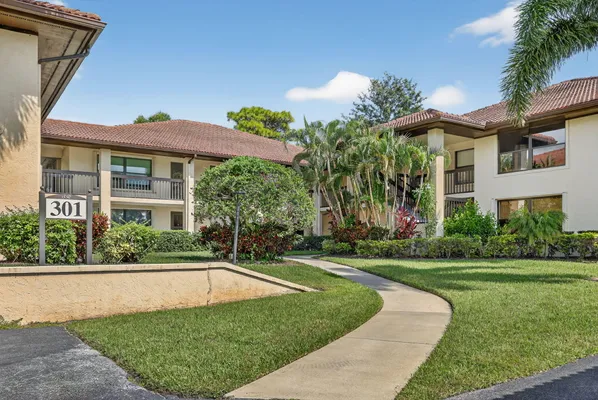 Property Slideshow image 2 of 35 | 301 sw south river dr 204, Stuart, FL, 34997
