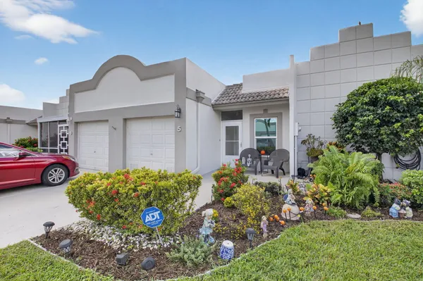 Property Slideshow image 2 of 39 | 9070 tracy ct apt 5, Boca Raton, FL, 33496