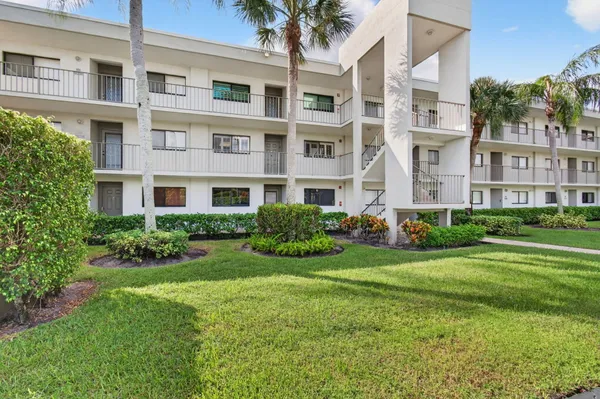 Property Slideshow image 3 of 114 | 5574 witney dr 109, Delray Beach, FL, 33484
