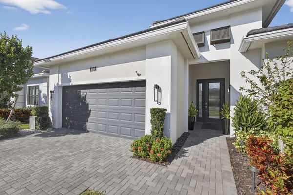 Property Slideshow image 2 of 63 | 5565 sanibel ln, Loxahatchee, FL, 33470