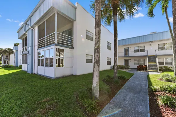Property Slideshow image 2 of 36 | 616 burgundy m, Delray Beach, FL, 33484