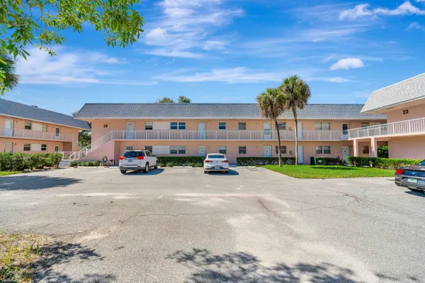 Property Slideshow image 2 of 25 | 18081 se country club dr # 24-237, Jupiter, FL, 33469