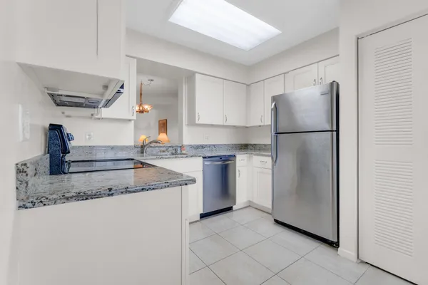 Property Slideshow image 3 of 74 | 7192 huntington ln apt 407, Delray Beach, FL, 33446