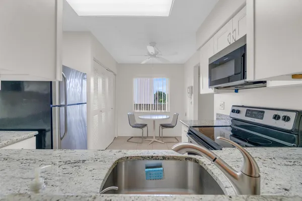 Property Slideshow image 2 of 74 | 7192 huntington ln apt 407, Delray Beach, FL, 33446