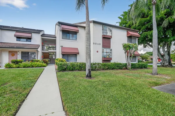 Property Slideshow image 2 of 54 | 5040 rose hill dr apt 206, Boynton Beach, FL, 33437