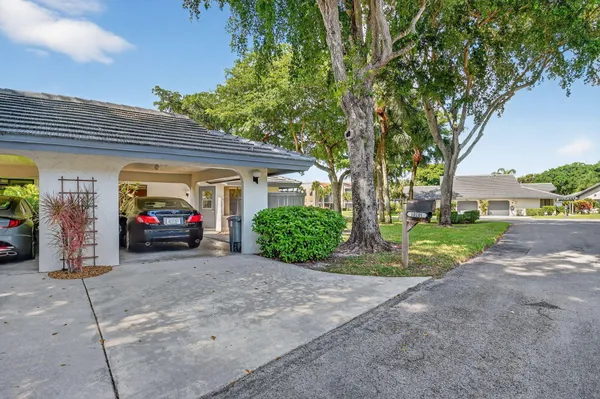 Property Slideshow image 3 of 64 | 10101 ashwood pl, Boynton Beach, FL, 33437