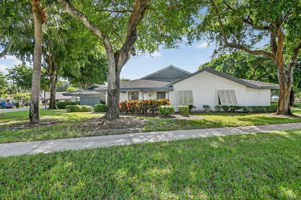 Property Slideshow image 2 of 64 | 10101 ashwood pl, Boynton Beach, FL, 33437