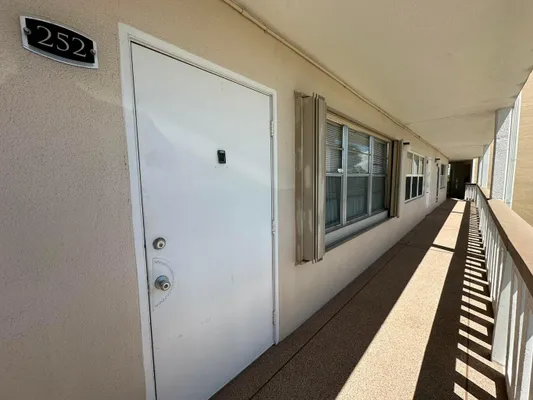 Property Slideshow image 2 of 24 | 252 southampton c c, West Palm Beach, FL, 33417