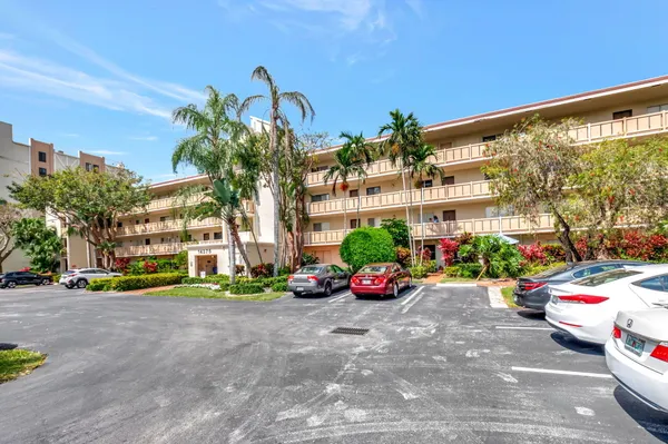 Property Slideshow image 2 of 77 | 14375 strathmore ln 305, Delray Beach, FL, 33446