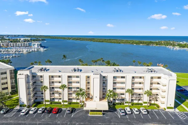 Property Slideshow image 3 of 35 | 200 intracoastal pl apt 206, Jupiter, FL, 33469