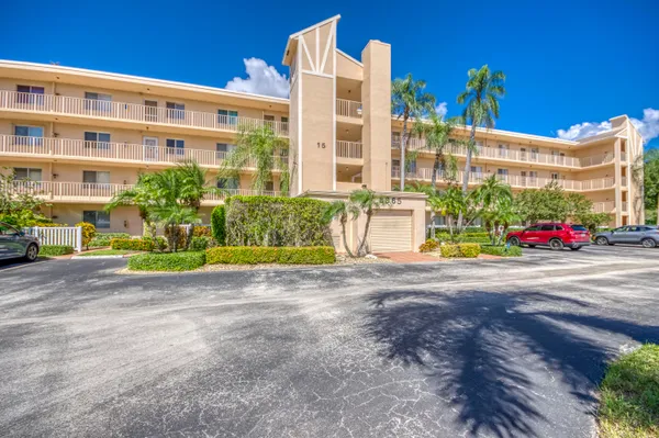 Property Slideshow image 2 of 39 | 6865 huntington ln apt 105, Delray Beach, FL, 33446
