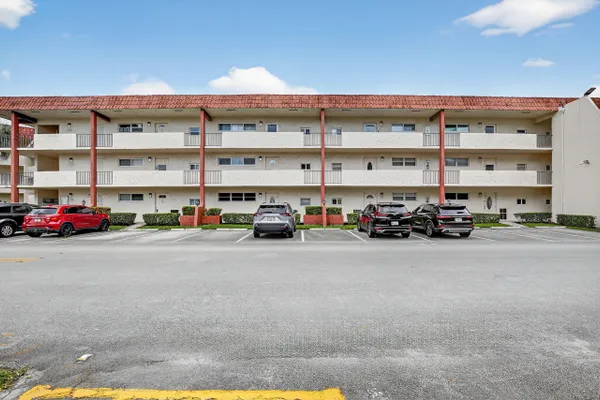 Property Slideshow image 3 of 47 | 411 s hollybrook dr 104, Pembroke Pines, FL, 33025