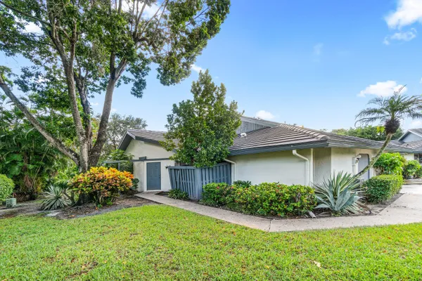 Property Slideshow image 3 of 35 | 10173 chestwood rd, Boynton Beach, FL, 33437