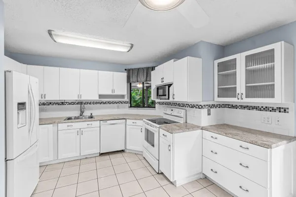 Property Slideshow image 2 of 37 | 10173 chestwood rd, Boynton Beach, FL, 33437