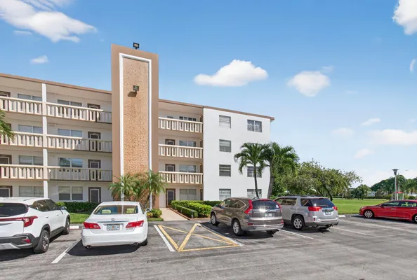 Property Slideshow image 2 of 101 | 2001 guildford a, Boca Raton, FL, 33434