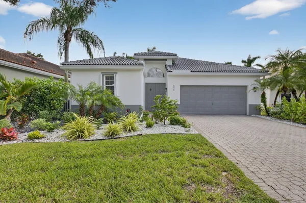 Property Slideshow image 2 of 71 | 6032 rossmoor lakes ct, Boynton Beach, FL, 33437