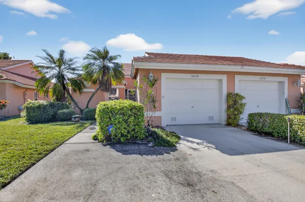 Property Slideshow image 2 of 86 | 5634 royal lake cir, Boynton Beach, FL, 33437