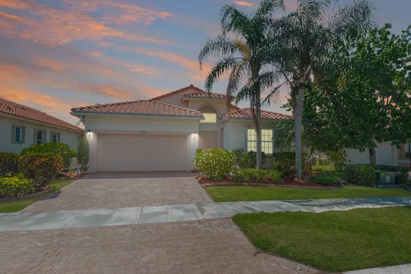 Property Slideshow image 2 of 50 | 307 nw clearview ct, Port Saint Lucie, FL, 34986