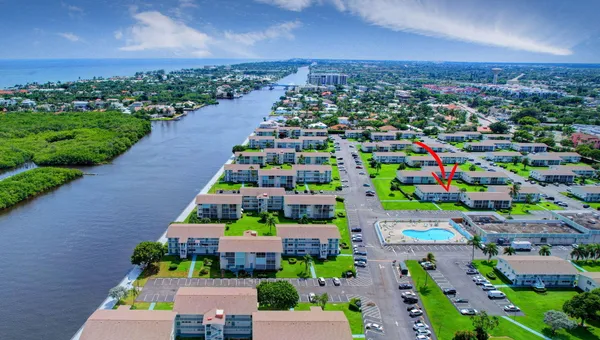 Property Slideshow image 2 of 41 | 560 horizons 210, Boynton Beach, FL, 33435