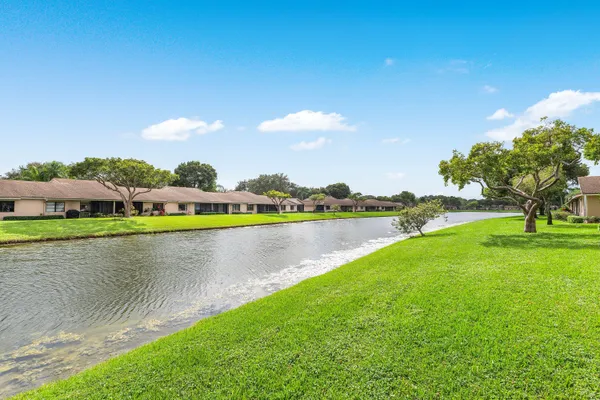 Property Slideshow image 3 of 40 | 8282 springlake dr, Boca Raton, FL, 33496