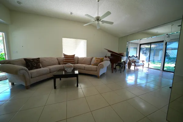 Property Slideshow image 3 of 30 | 10084 cherrywood pl, Boynton Beach, FL, 33437